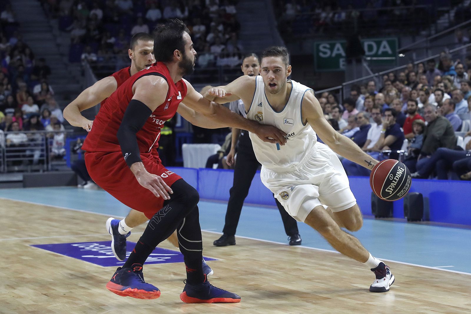 Lance del partido entre el Real Madrid y el Zaragoza de la primera vuelta