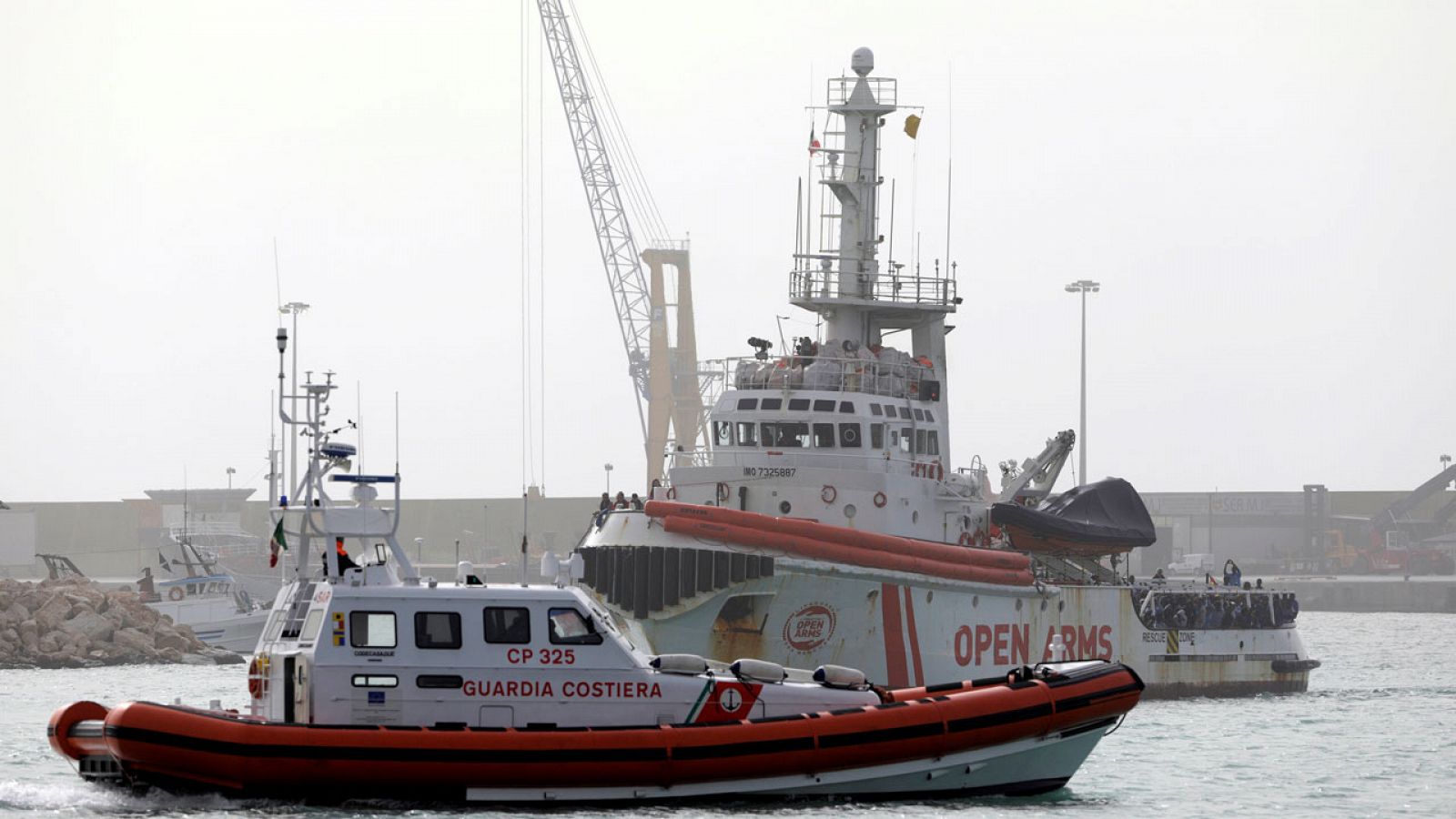 Italia inmoviliza el barco de la ONG española Open Arms y acusa a la organización de promover la inmigración ilegal