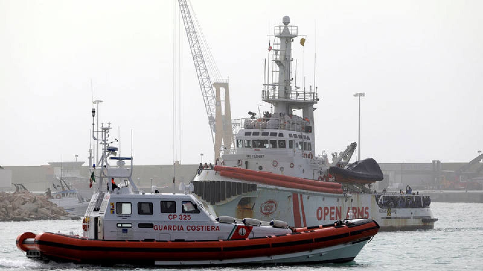 Italia inmoviliza el barco de la ONG española Open Arms y acusa a la organización de promover la inmigración ilegal   