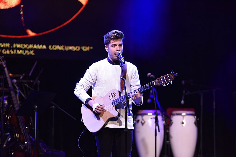 Actuación de Roi, de OT, en la gala de entrega