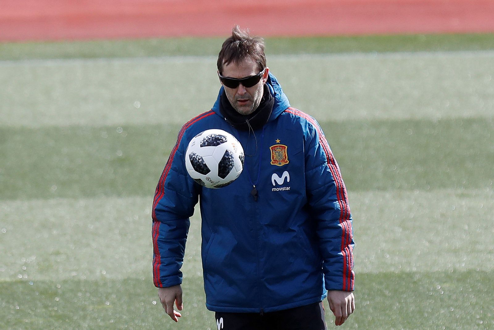 El entrenador de la selección española de fútbol, Julen Lopetegui, durante el entrenamiento de La Roja.