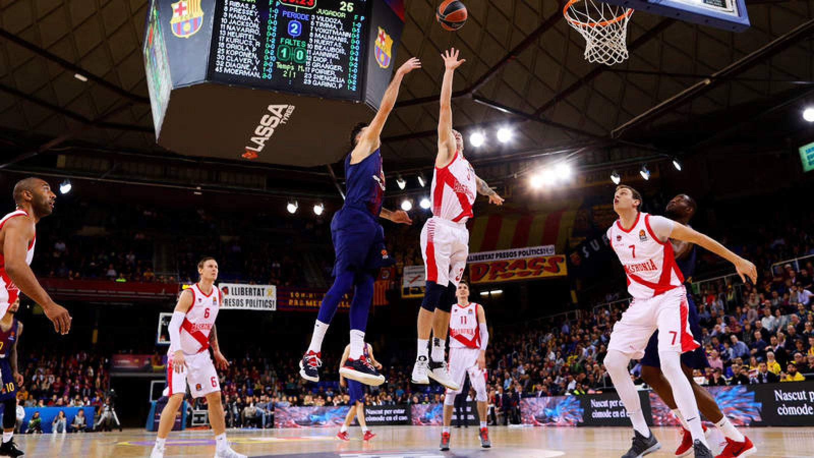 El Baskonia ha vencido en la cancha del Barcelona en la Euroliga.