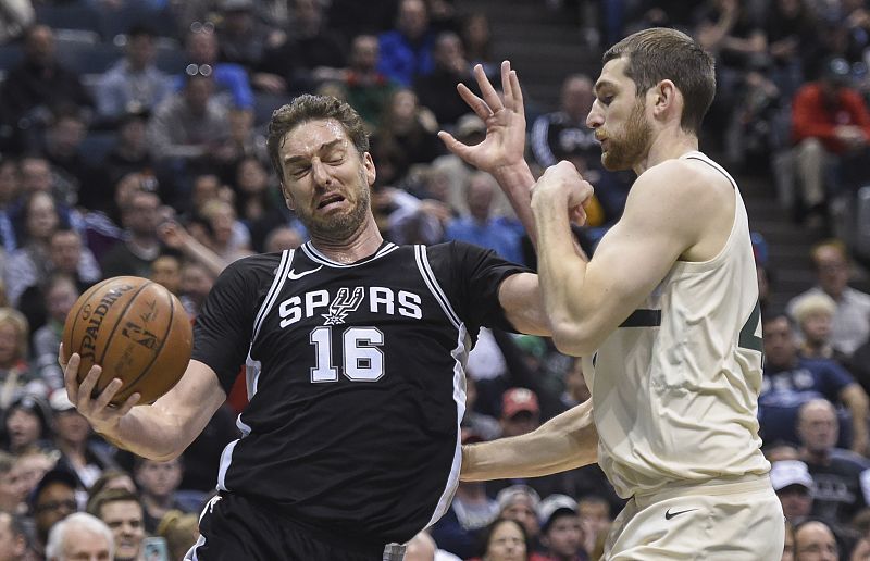 San Antonio Spurs at Milwaukee Bucks