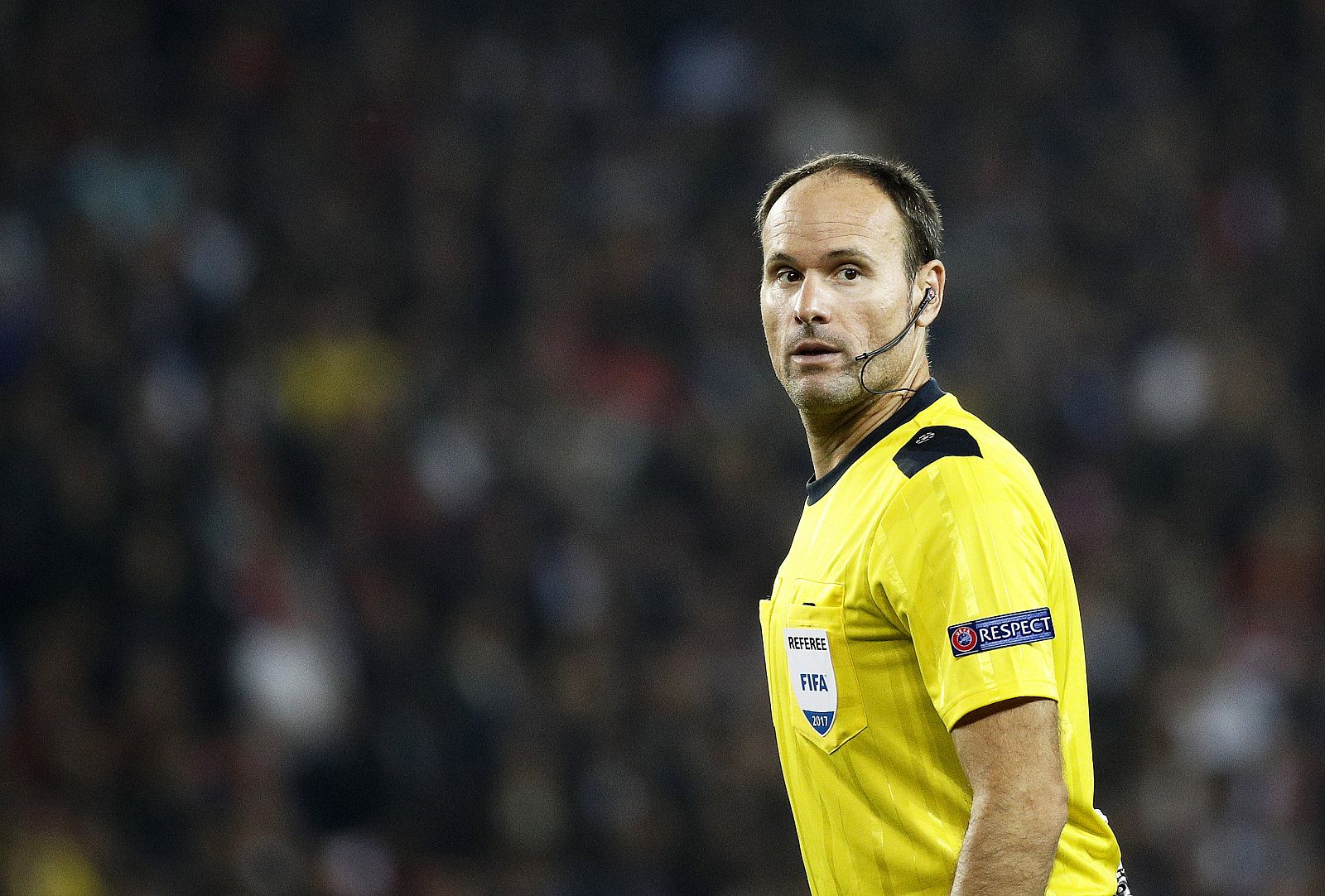 El árbitro español Antonio Mateu.