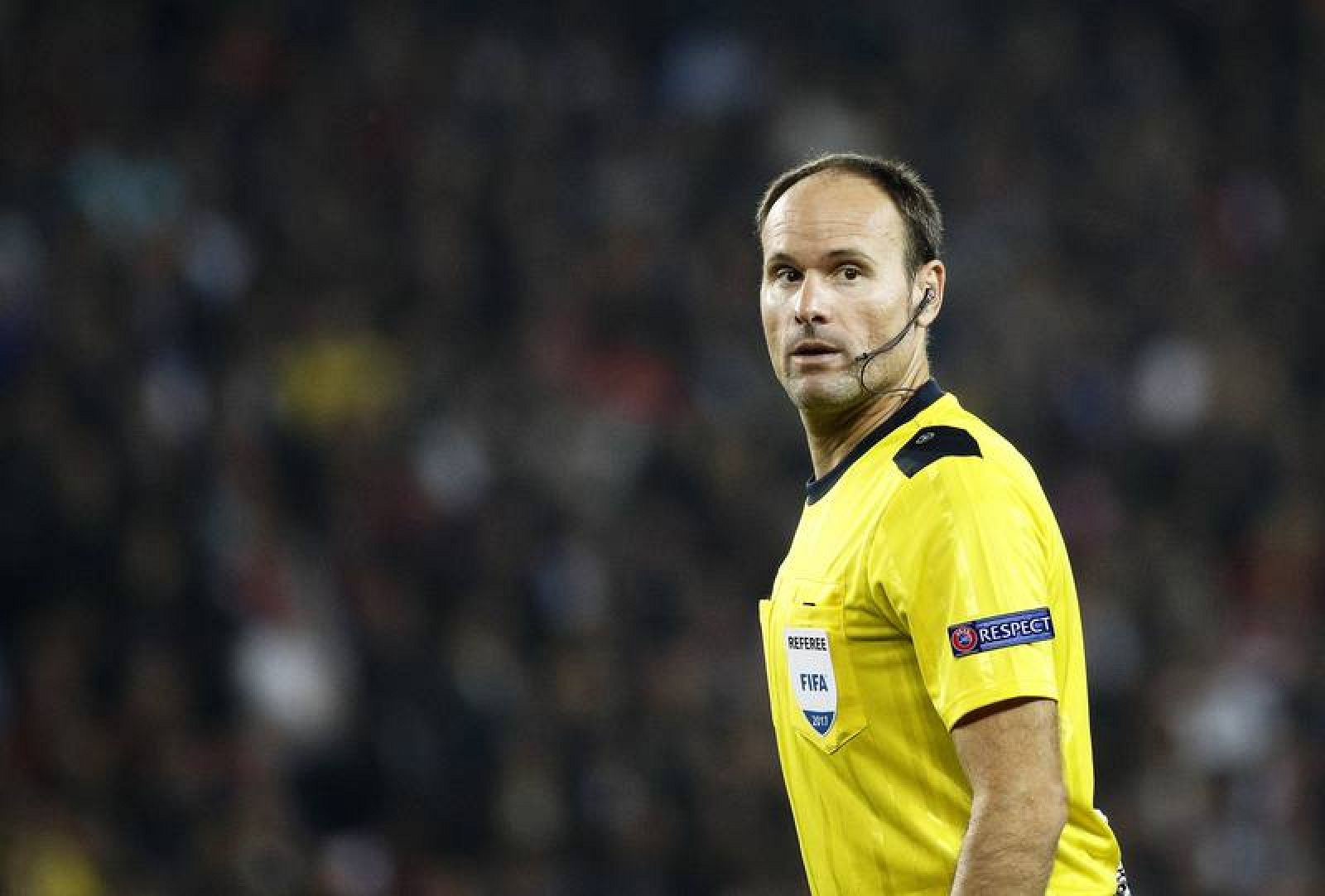 El árbitro español Antonio Mateu.