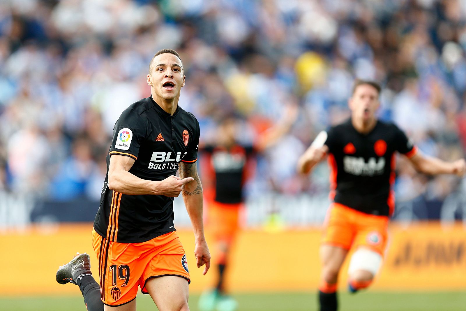 El delantero Rodrigo Moreno celebra su gol en Butarque.