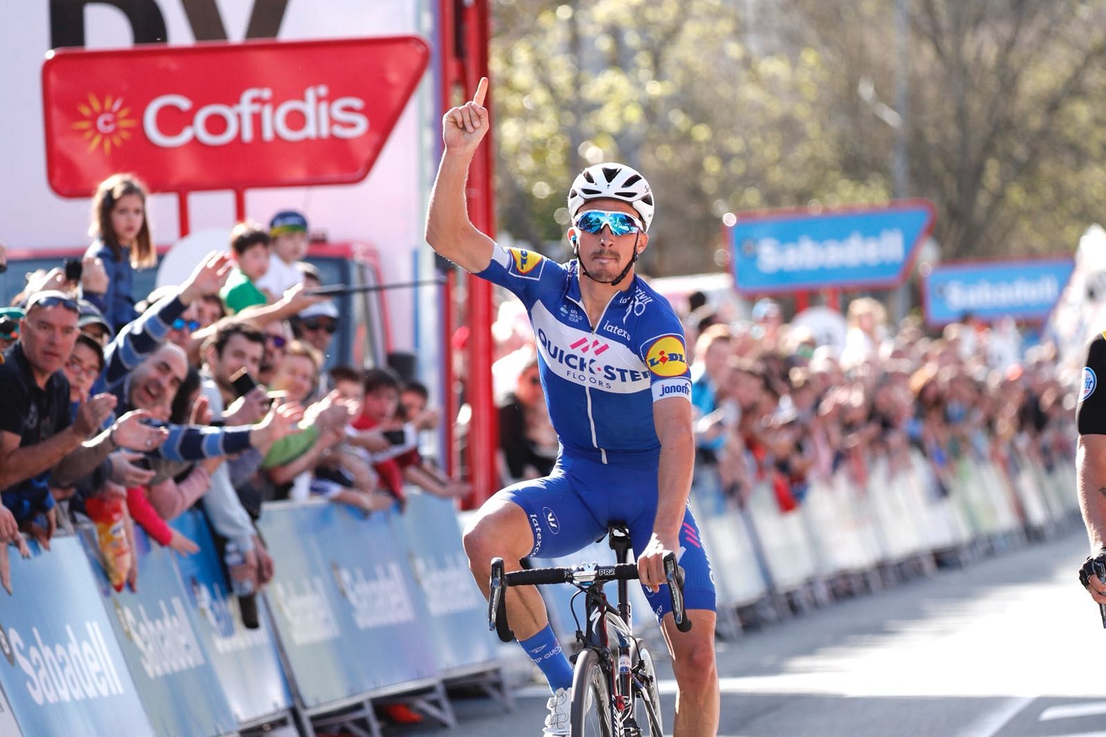 Alaphilippe celebra su triunfo en Zarautz