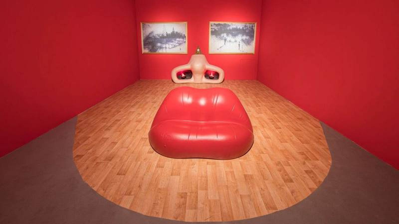 Réplica de la Sala Mae West realizada por el arquitecto Óscar Tusquets para la exposición 