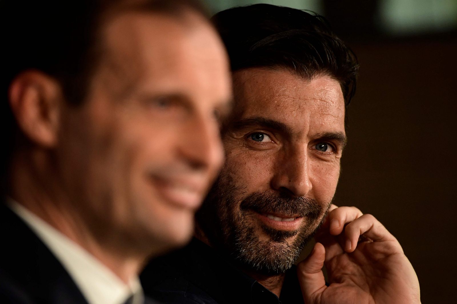 Buffon junto a Allegri en la rueda de prensa previa al partido.