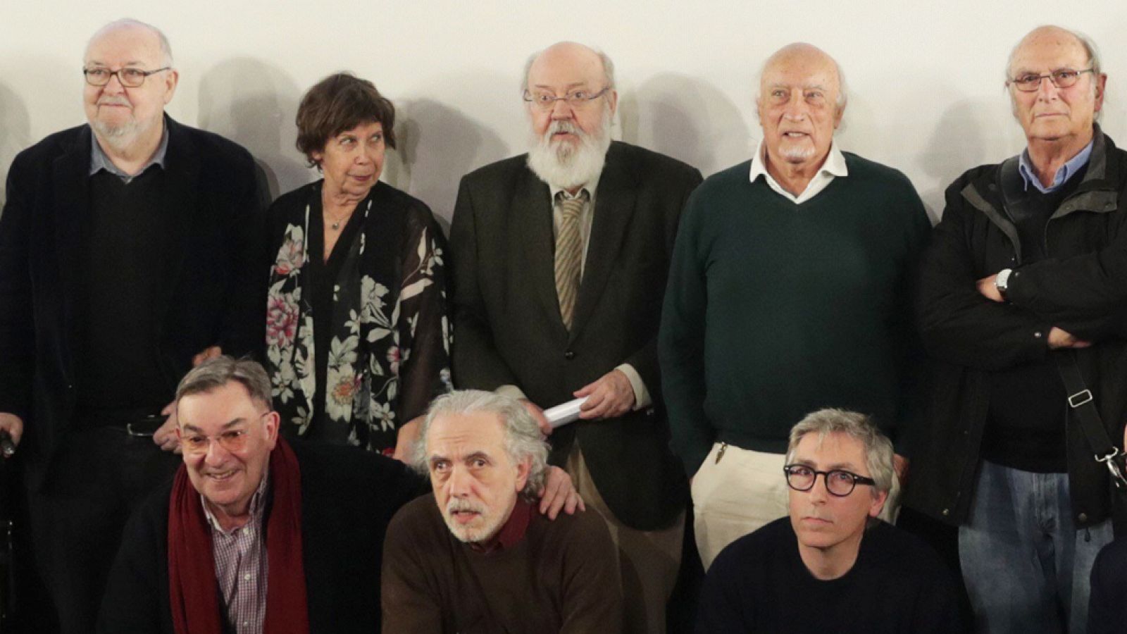 Foto de familia al finalizar el homenaje que la Academia de Cine ha rendido a Rafael Azcona.