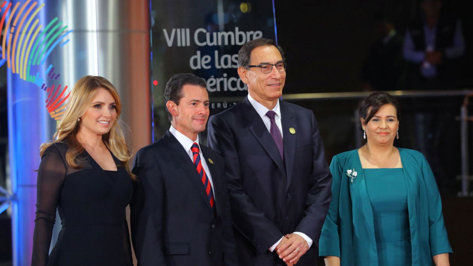 El presidente de Perú, Martín Vizcarra (2ºd), junto al presidente de México, Enrique Peña Nieto (3ºd).