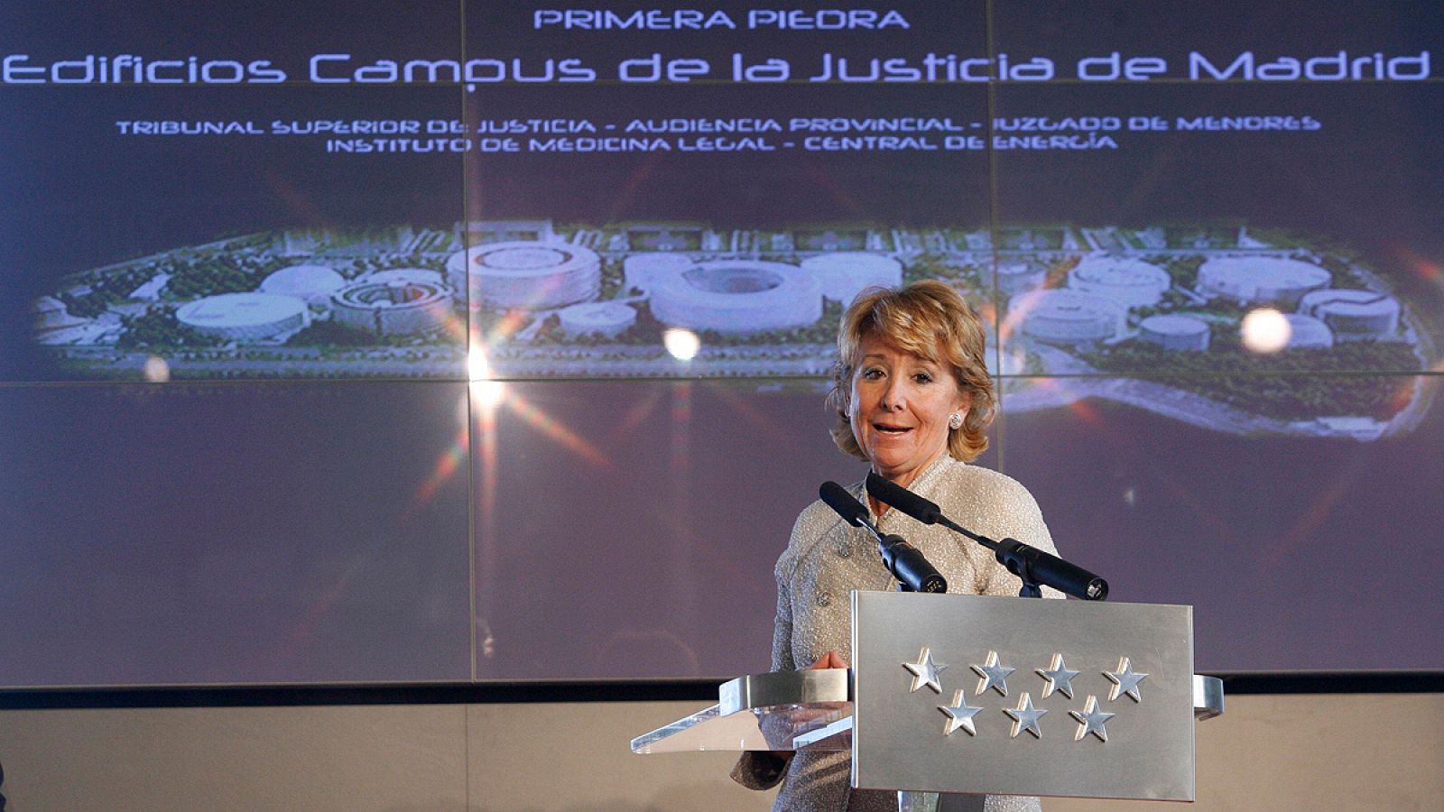 Esperanza Aguirre, en el acto de colocación de la primera piedra del Campus de la Justicia, en abril de 2008.