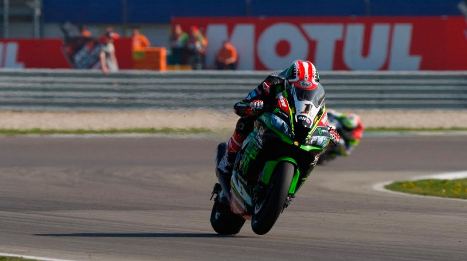 Rea se ha llevado la primera carrera en Assen.