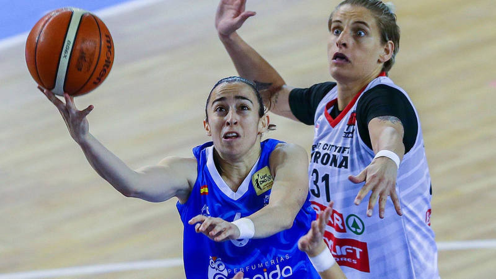 Imagen del primer partido de la final de la Liga femenina.