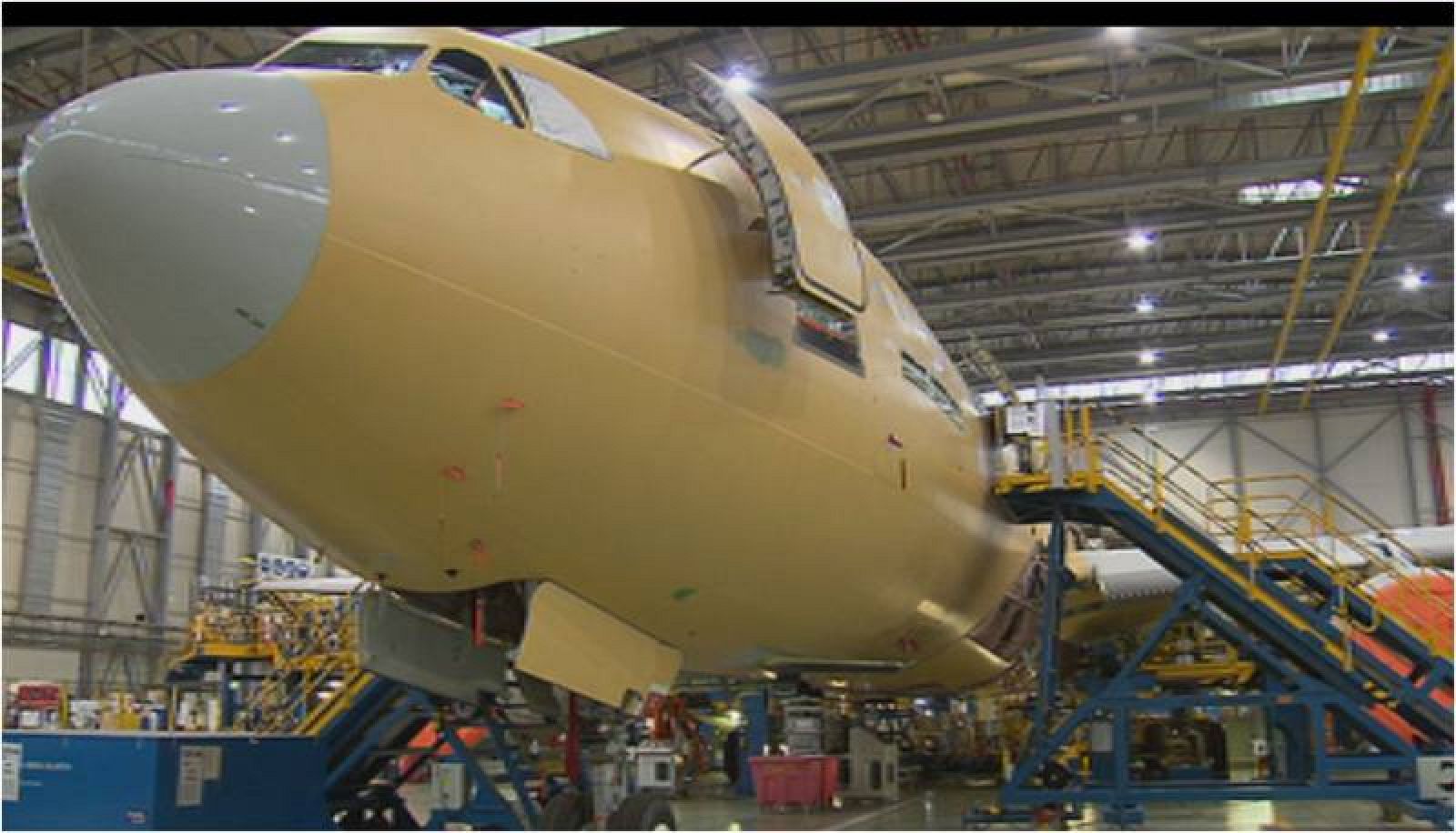  Airbus es la primera empresa aerospacial europea y la segunda mayor del mundo del sector. En España es líder en el ámbito aeronáutico, espacial y de defensa
