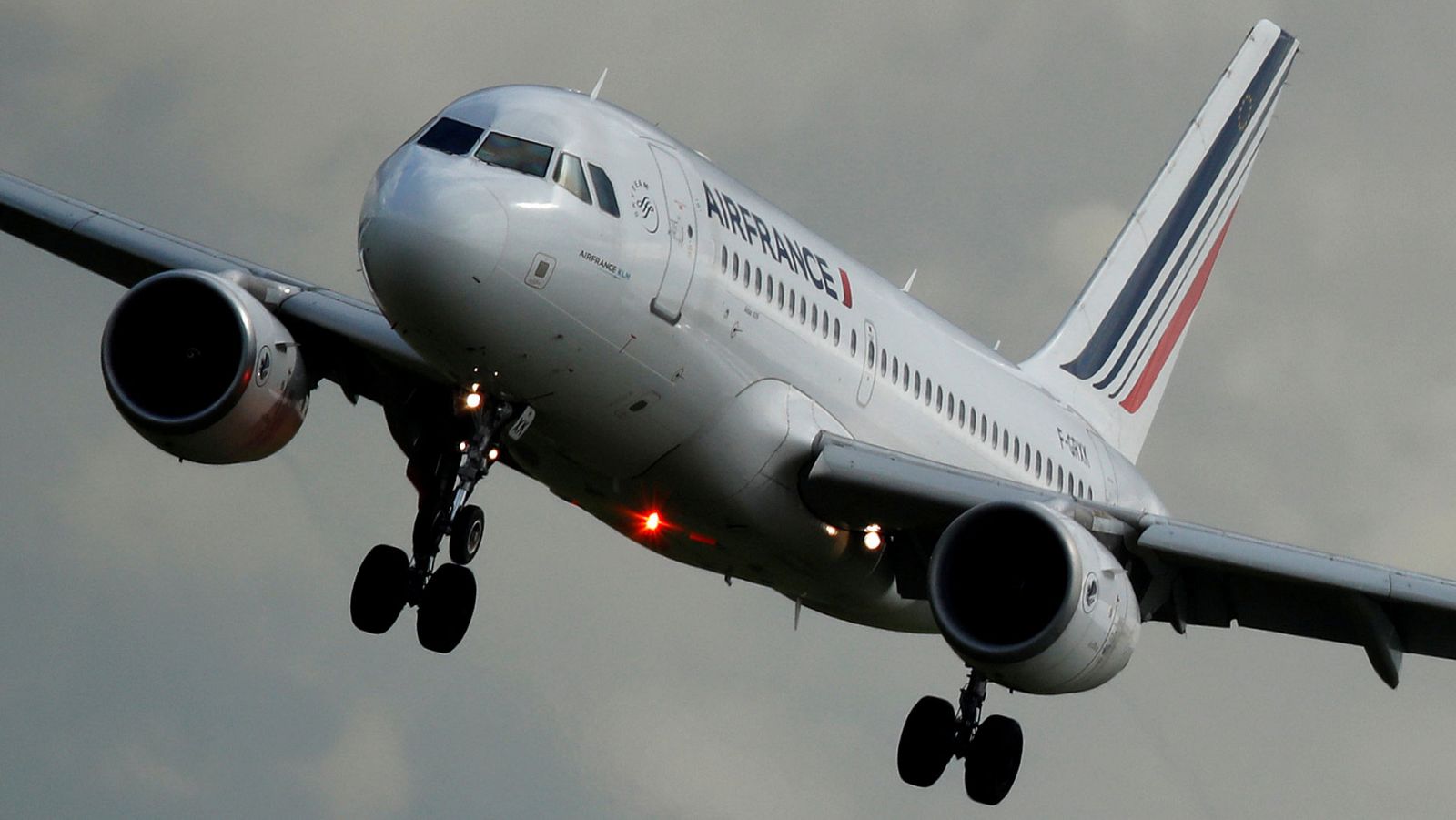 Los trabajadores de Air France han rechazado la propuesta de mejora salaria ofrecida por el presidente de la compañía