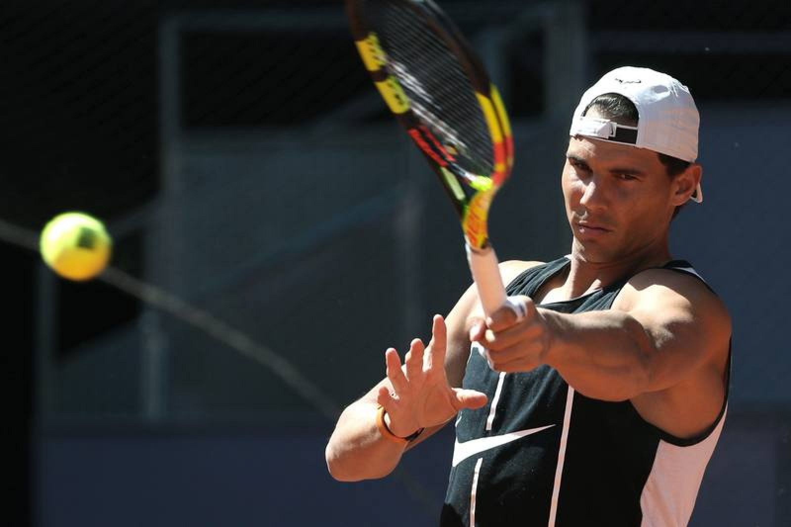 El tenista español Rafa Nadal, durante la primera jornada de entrenamientos del Mutua Madrid Open.
