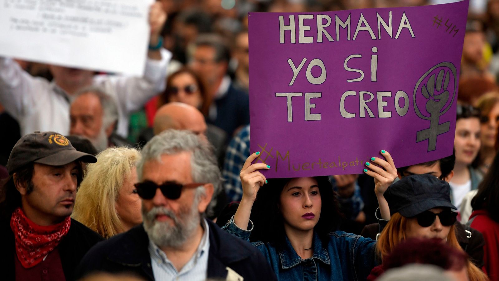 Imagen de la manifestación en apoyo a la víctima de La Manada este viernes en Madrid
