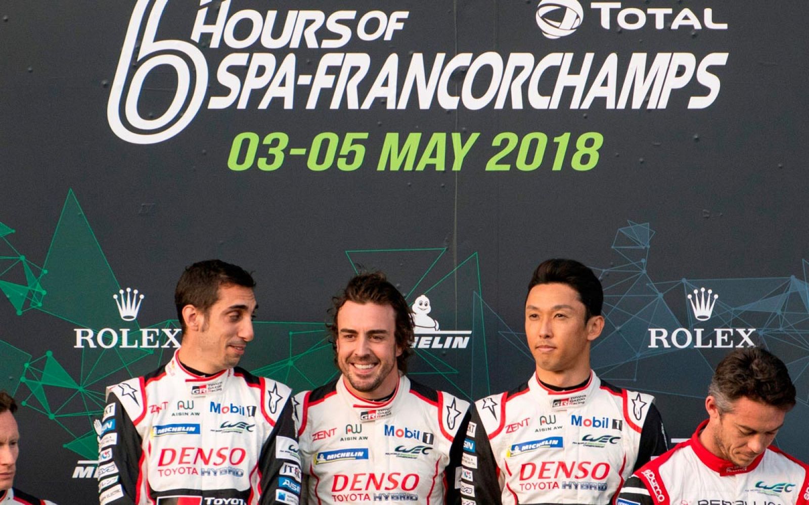 Alonso, junto a sus compañeros Sebastien Buemi y Kazuki Nakajima en el podio.
