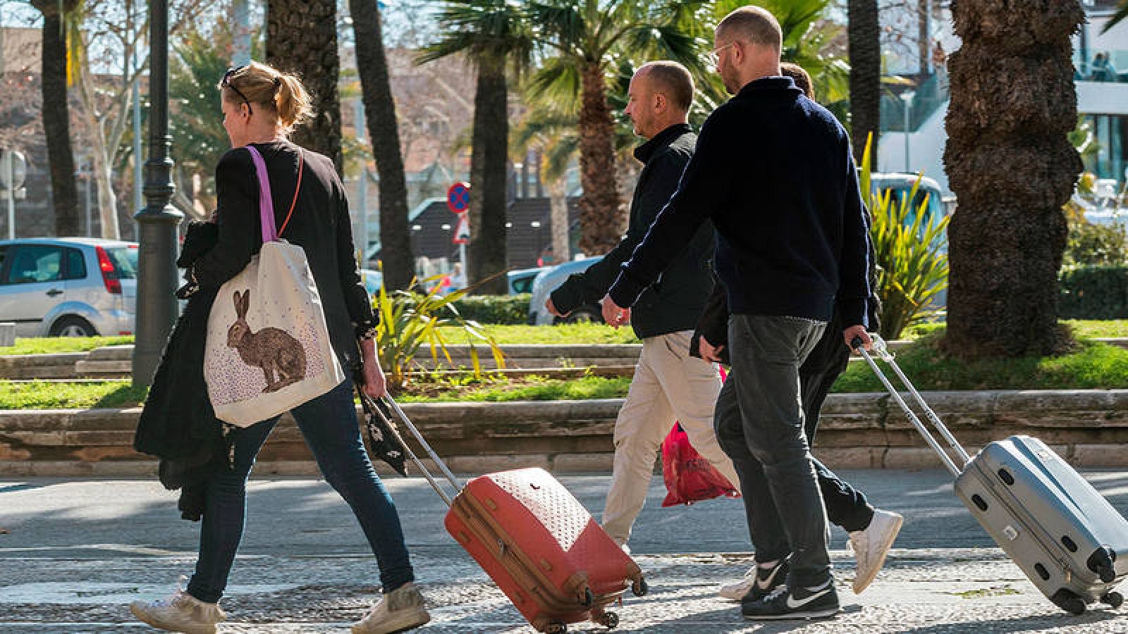 Foto de archivo de turistas desembarcando en Palma