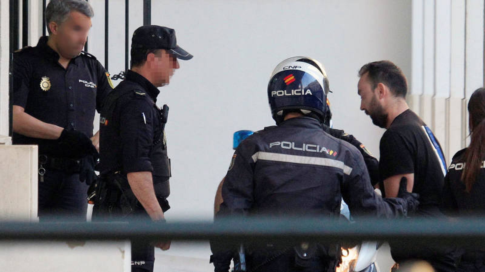 El piloto de la lancha semirrígida que arrolló a una embarcación de recreo en Algeciras en Cádiz causando la muerte de un niño en el momento de pasar a disposición judicial 