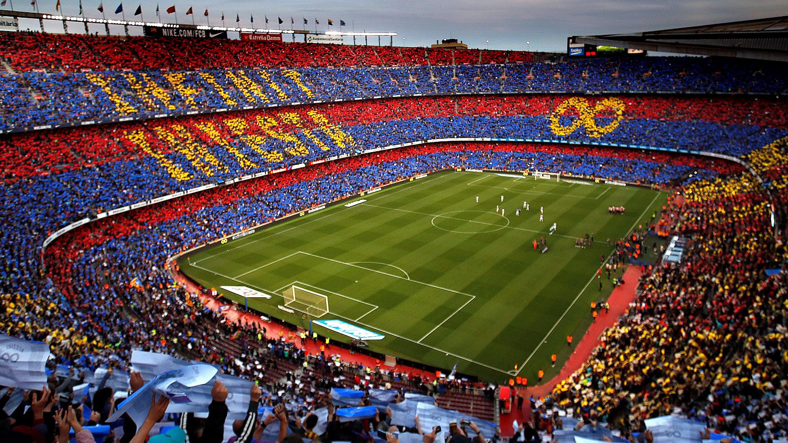 Aspecto que presentaba el Camp Nou al comienzo del partido.
