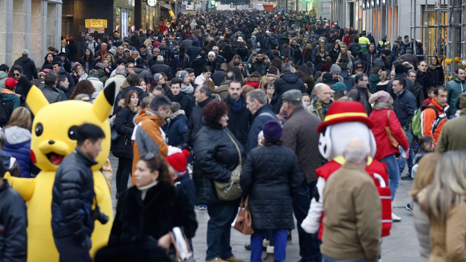 La calle Preciados de Madrid, llena de gente que realiza sus compras