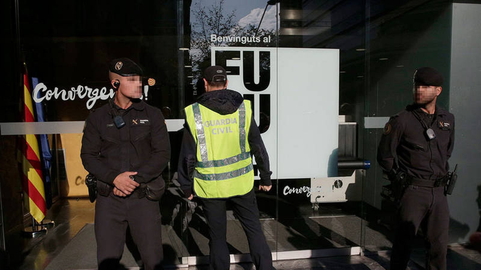 Imagen de archivo de detenciones en la sede de Convergència (CDC) por el presunto cobro de comisiones del 3%