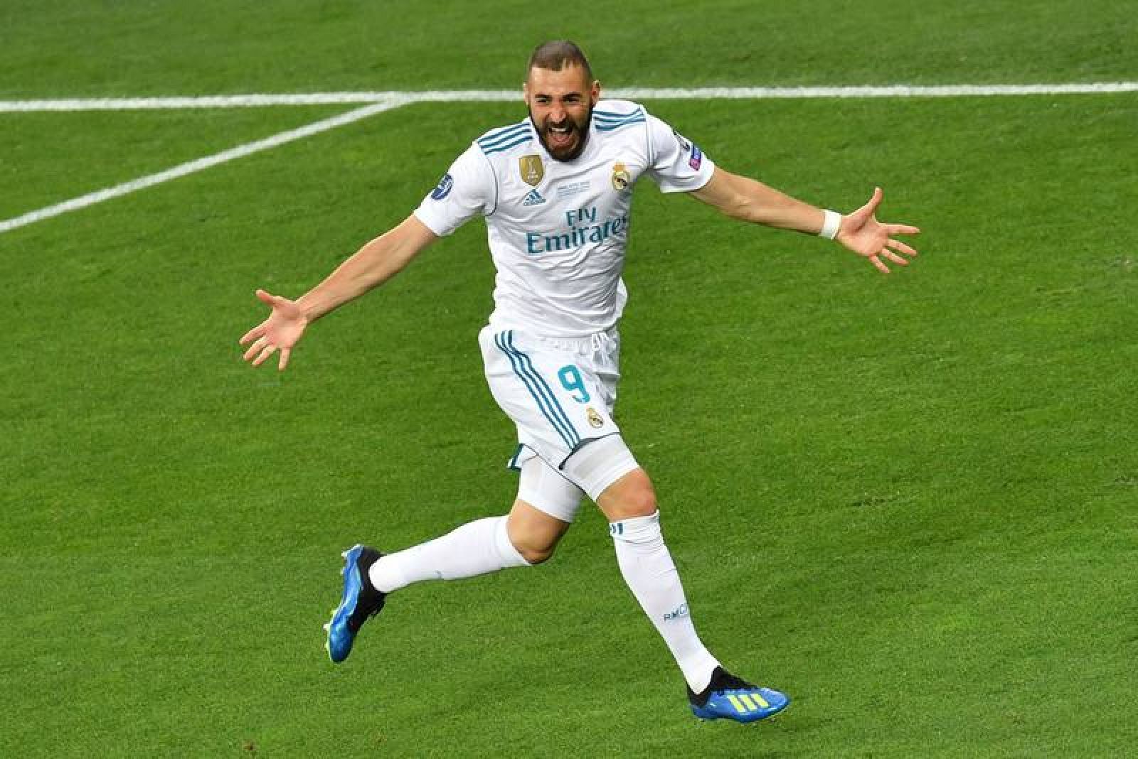 Benzema celebra su gol en la final de Champions.