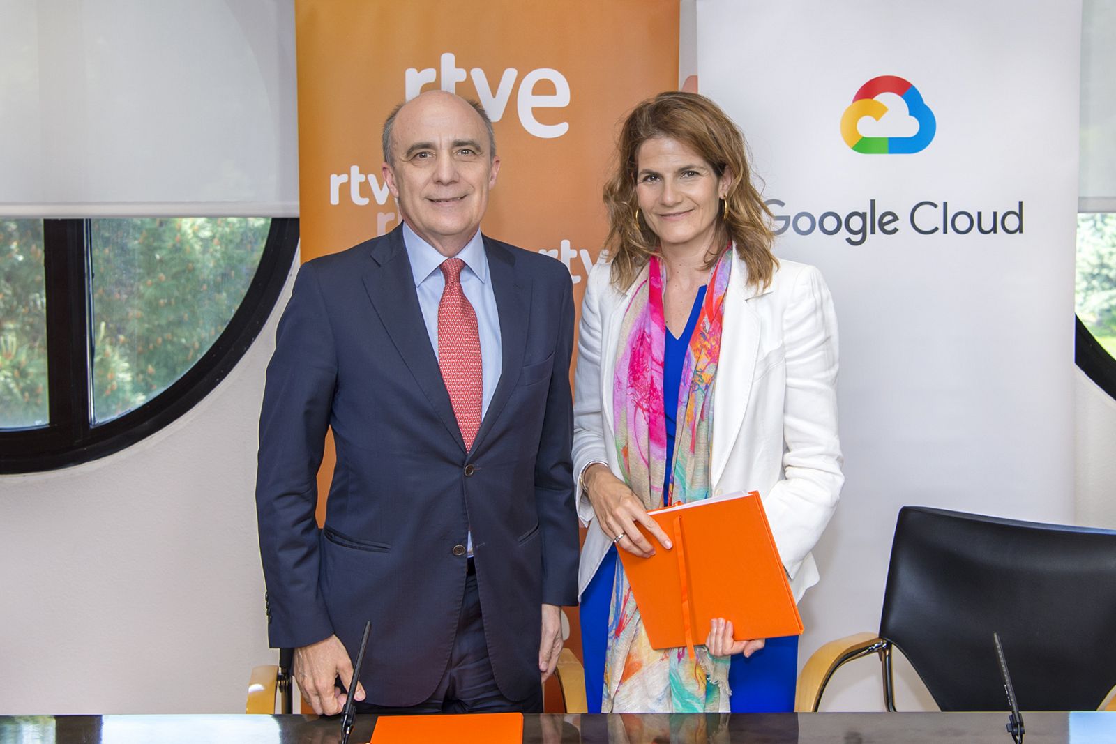 Enrique Alejo, director general corporativo de RTVE, y Fuencisla Clemares, directora general de Google España y Portugal