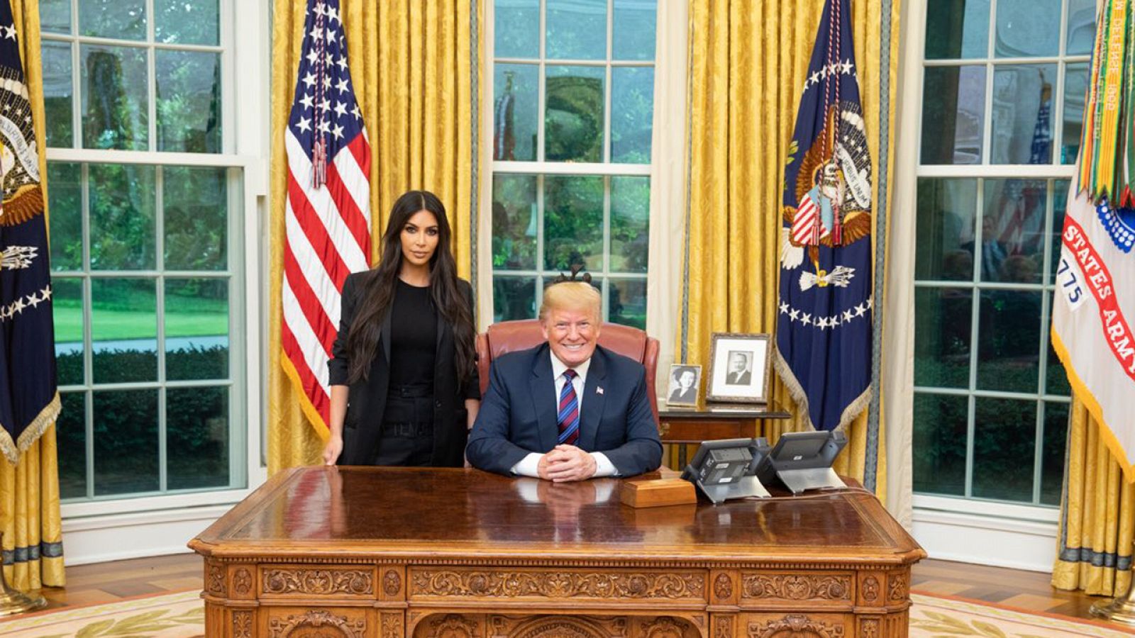 Trump y Kim Kardashian, durante su encuentro en el Despacho Oval de la Casa Blanca