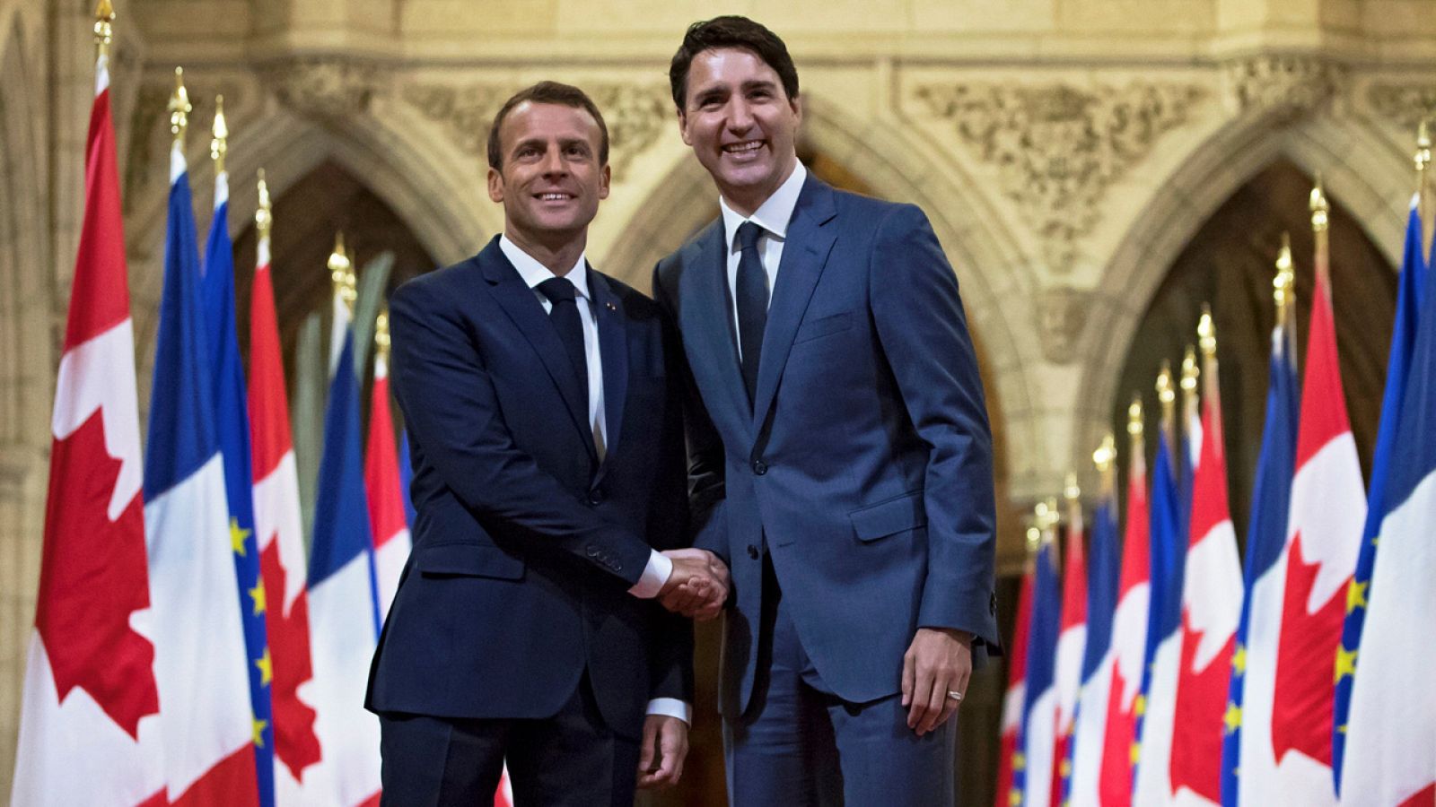 Macron se reúne con Trudeau en el Parlaiment Hill en Ottawa, Canadá