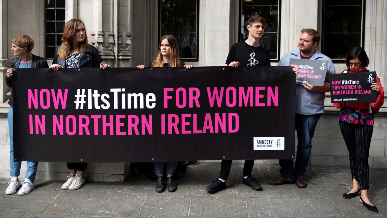 Manifestantes piden un cambio en la ley del aborto norirlandesa