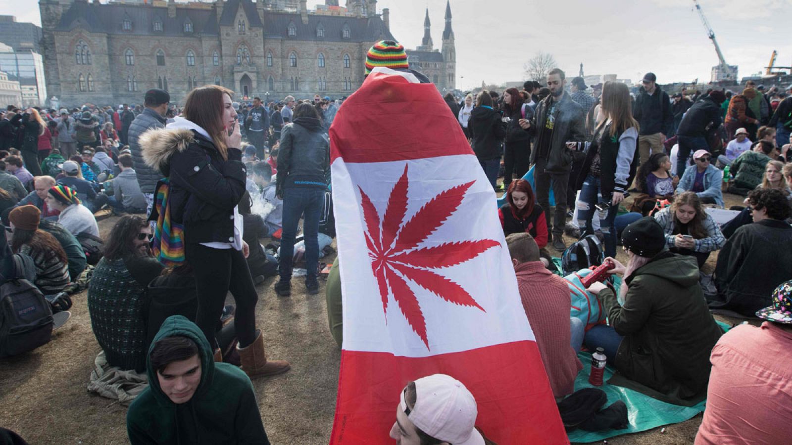 Partidarios de la legalización de la marihuana frente al Parlamento de Canadá el pasado 20 de abril de 2018.