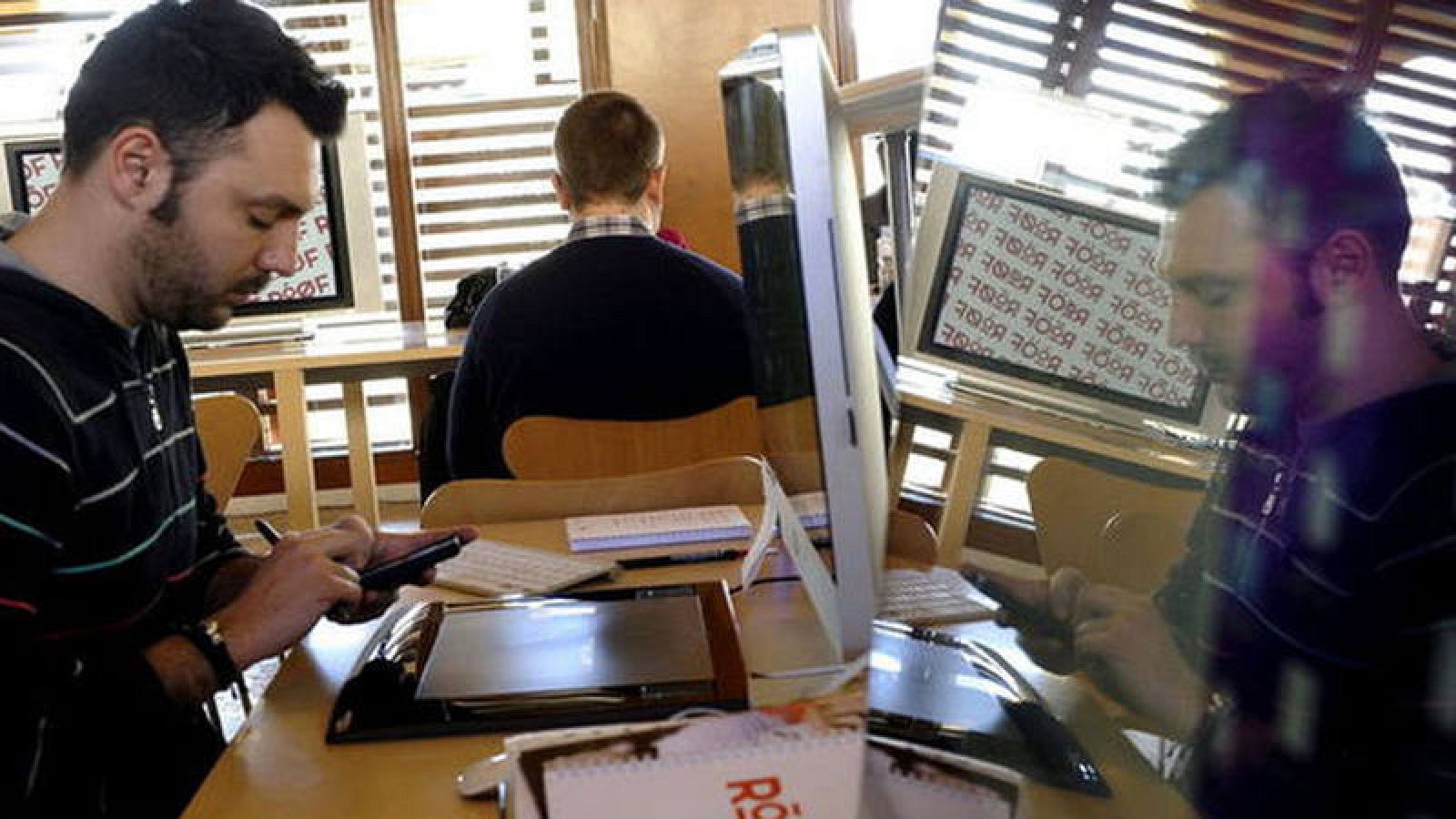 Un trabajador autónomo en un espacio de coworking