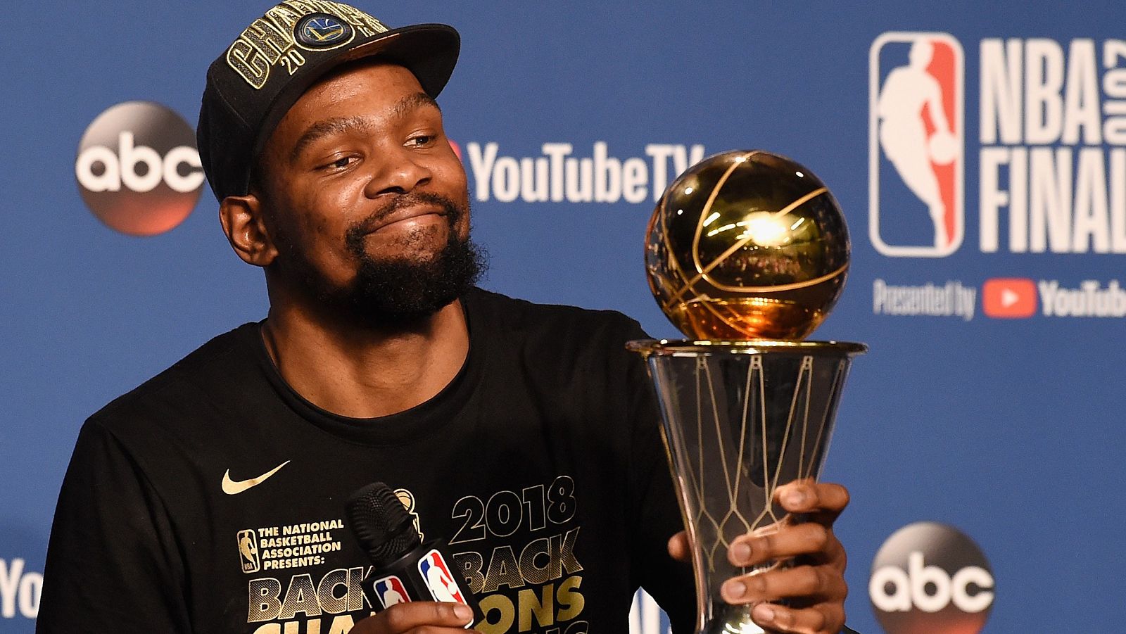 El alero de Golden State Warriors Kevin Durant, en rueda de prensa.