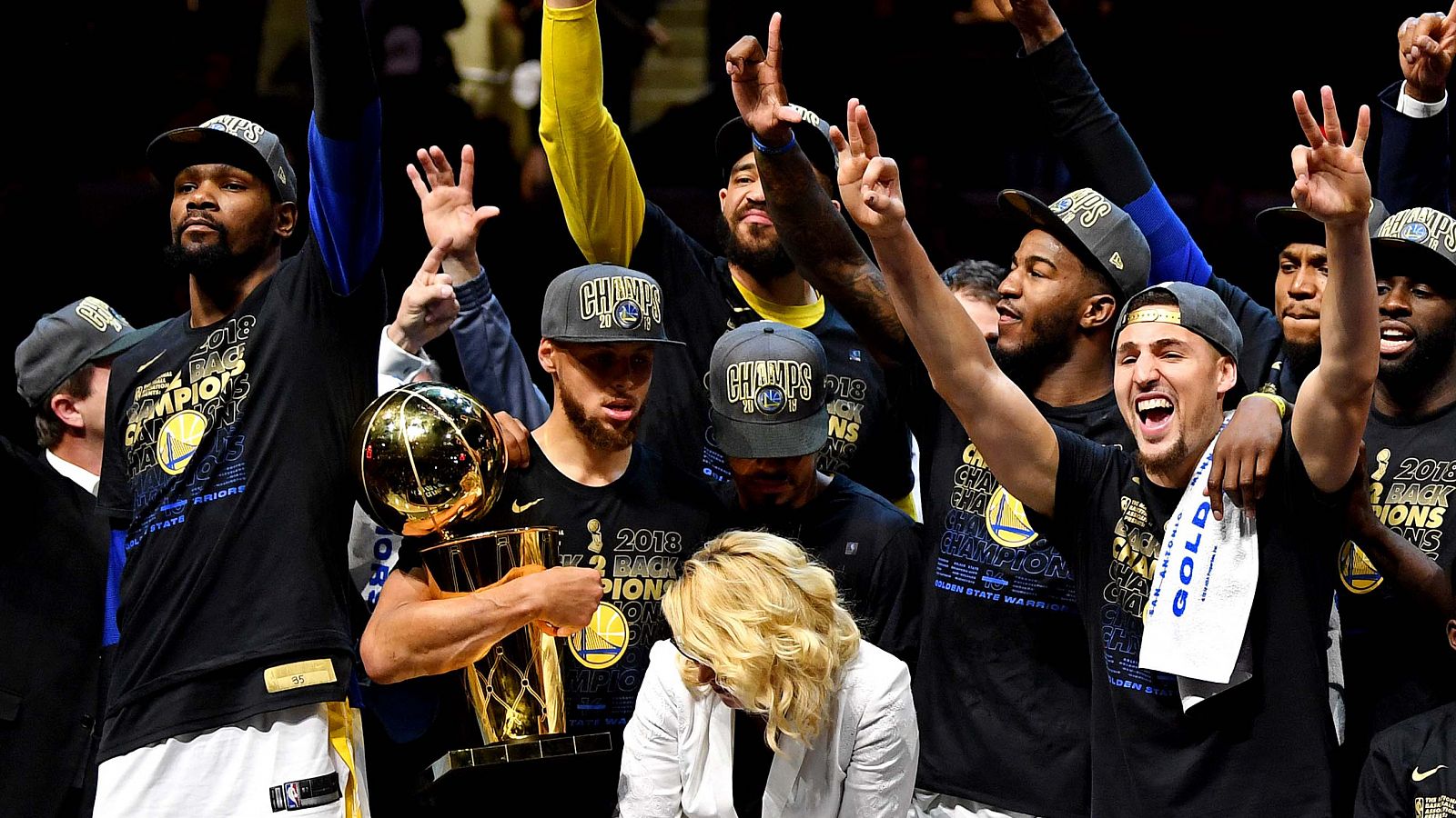 Los Golden State Warriors celebran su sexto anillo.
