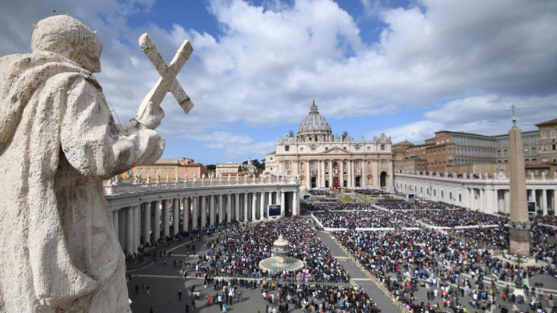 La plaza de San Pedro en la Ciudad del Vaticano