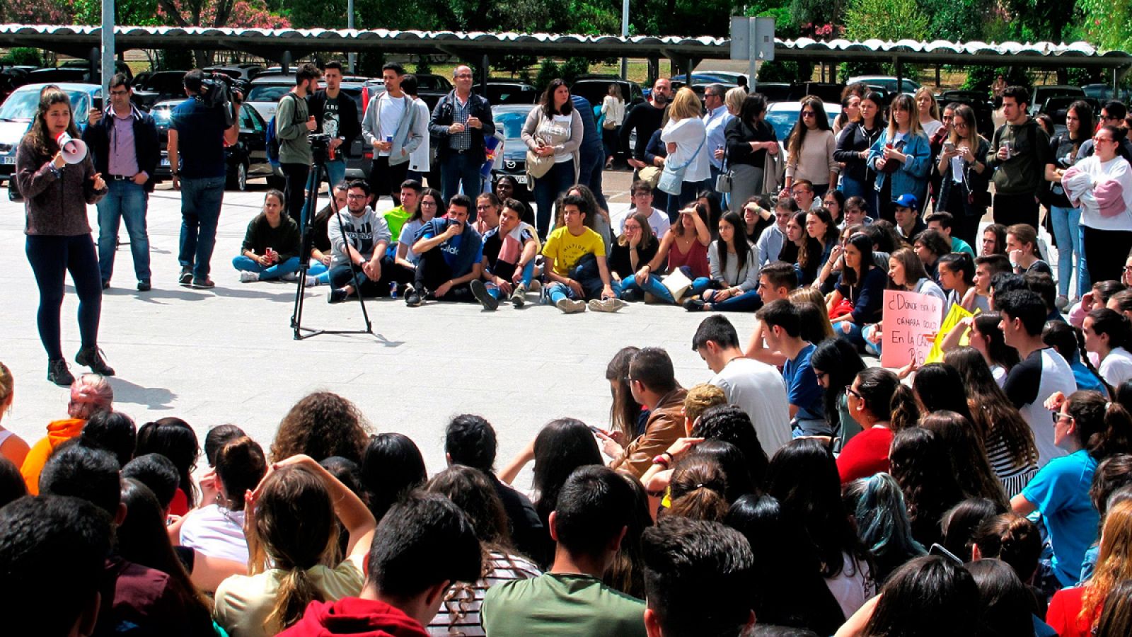 Alumnos que se han presentado a las pruebas de acceso a la Universidad, EBAU, durante una concentración el pasado 8 de junio