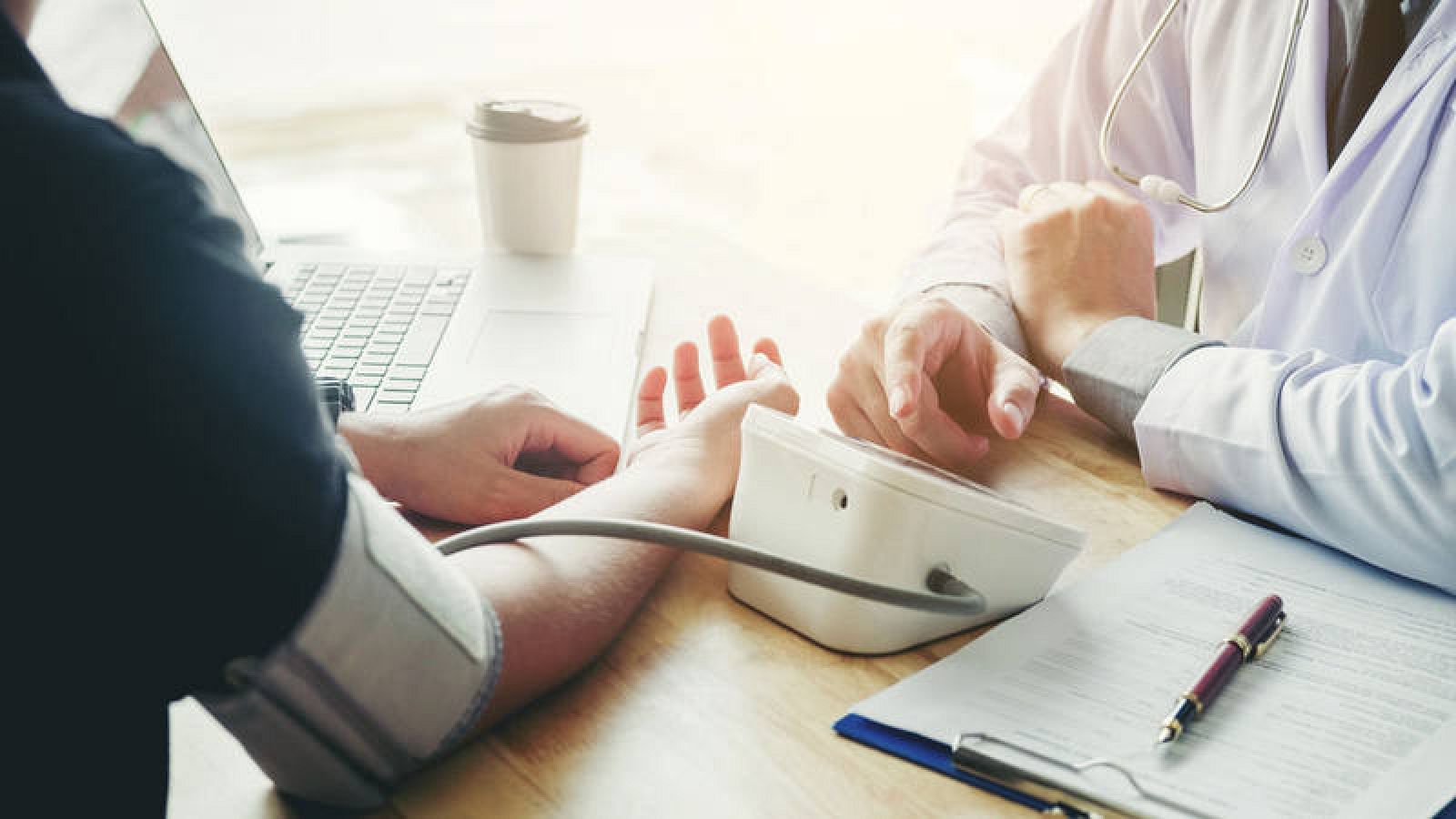  A los 50 años tener una presión sistólica de 130 está asociada con un incremento del riesgo de demencia.