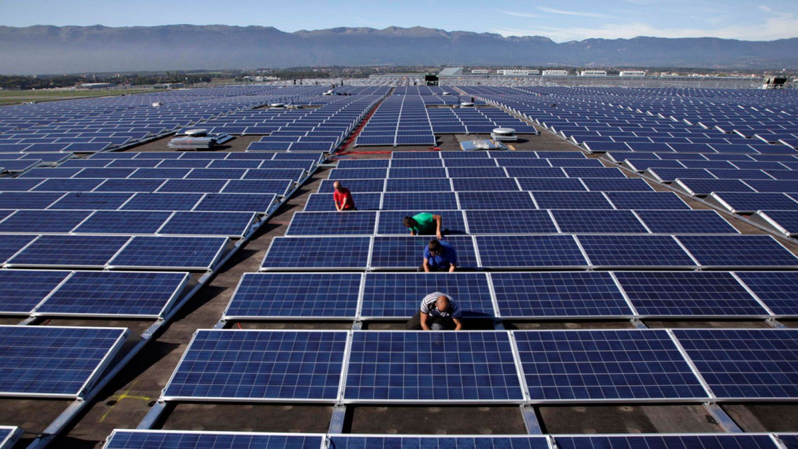 Instalación de un campo de paneles solares