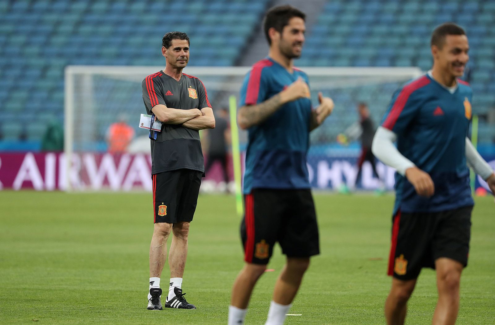 Hierro durante el entreno previo al partido debut contra Portugal.