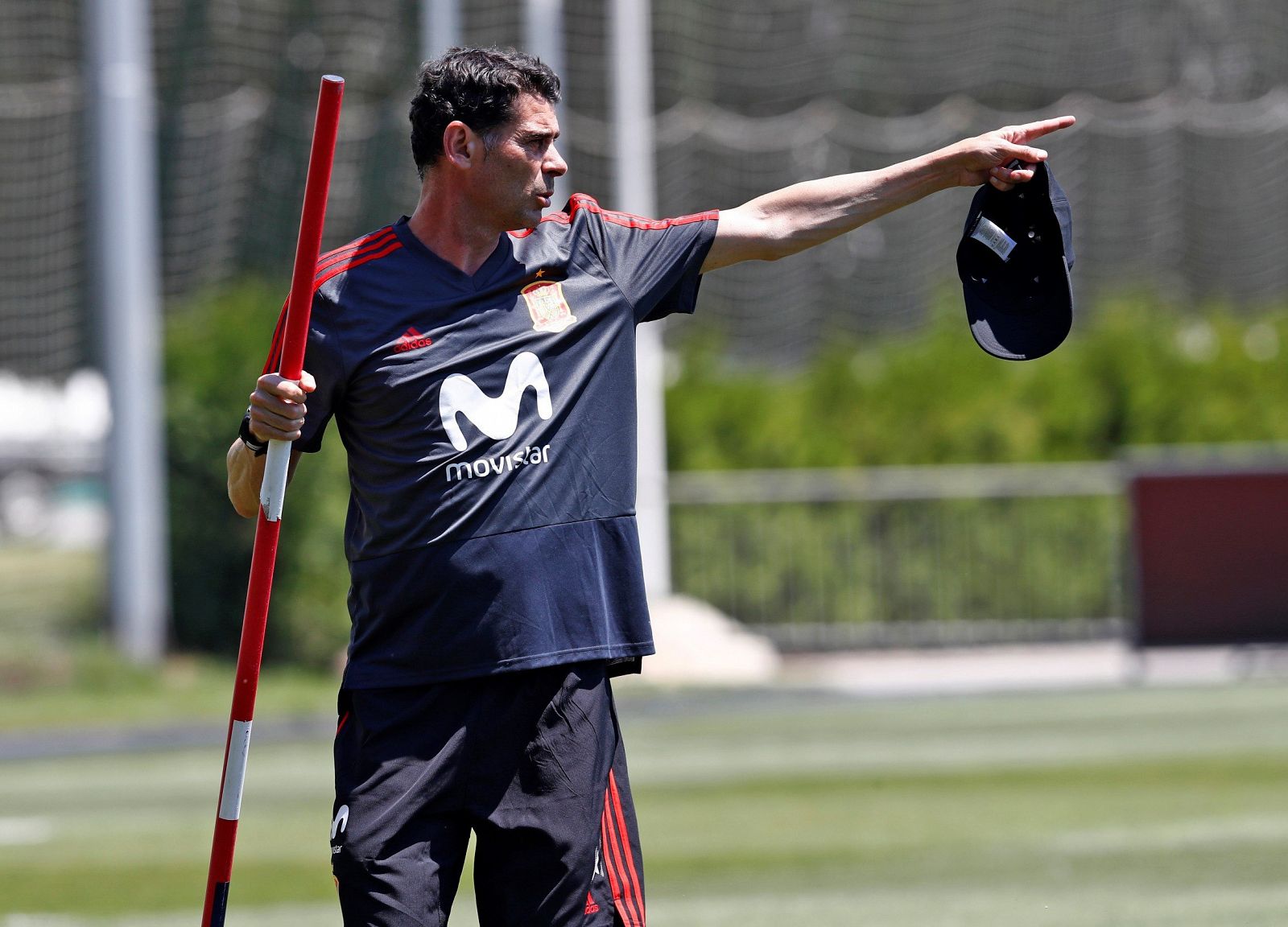 Fernando Hierro durante el entrenamiento de la selección española.