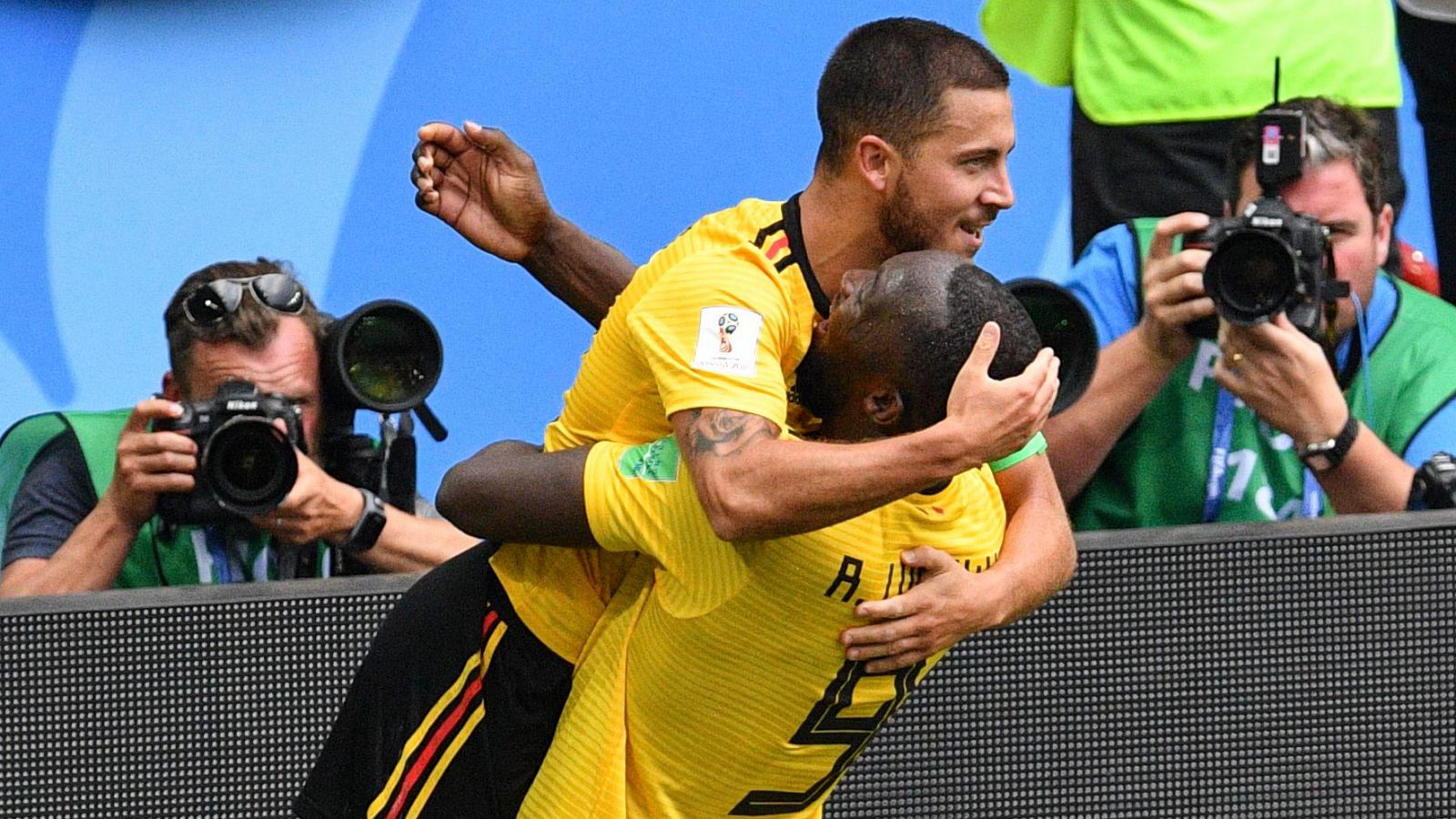Hazard y Lukaku celebran la victoria de Bélgica.