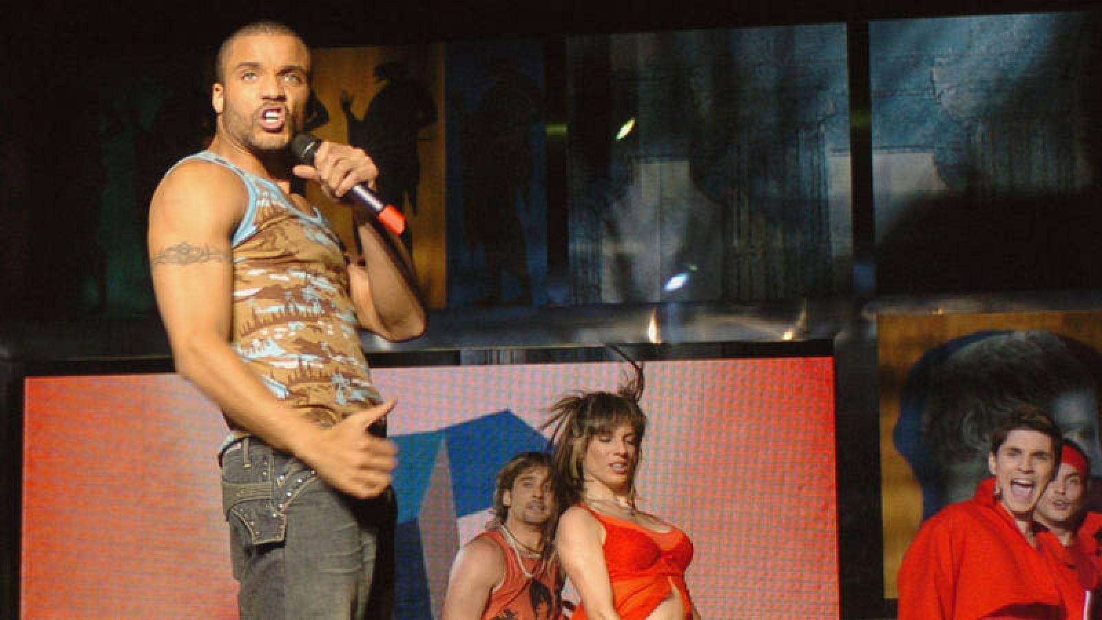 Edu del Prado durante una actuación del grupo Upa Dance en 2005