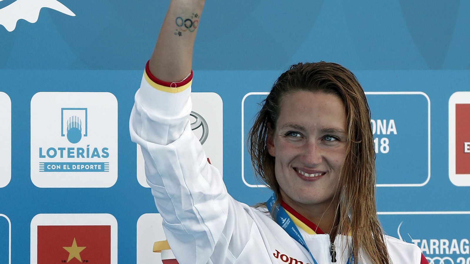 Mireia Belmonte celebra la medalla de oro en la final de 200 m estilos.