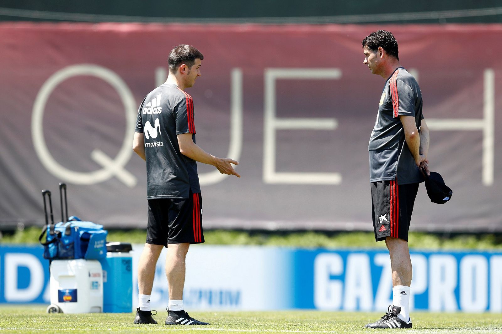 Celades y Hierro durante el entrenamiento de la selección española.