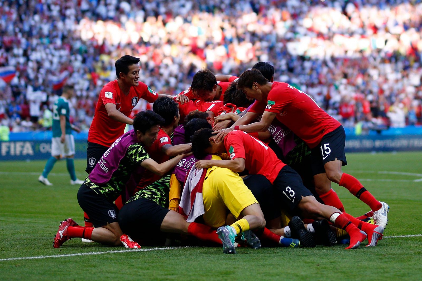 Los jugadores de Corea del Sur celebran su victoria sobre Alemania.