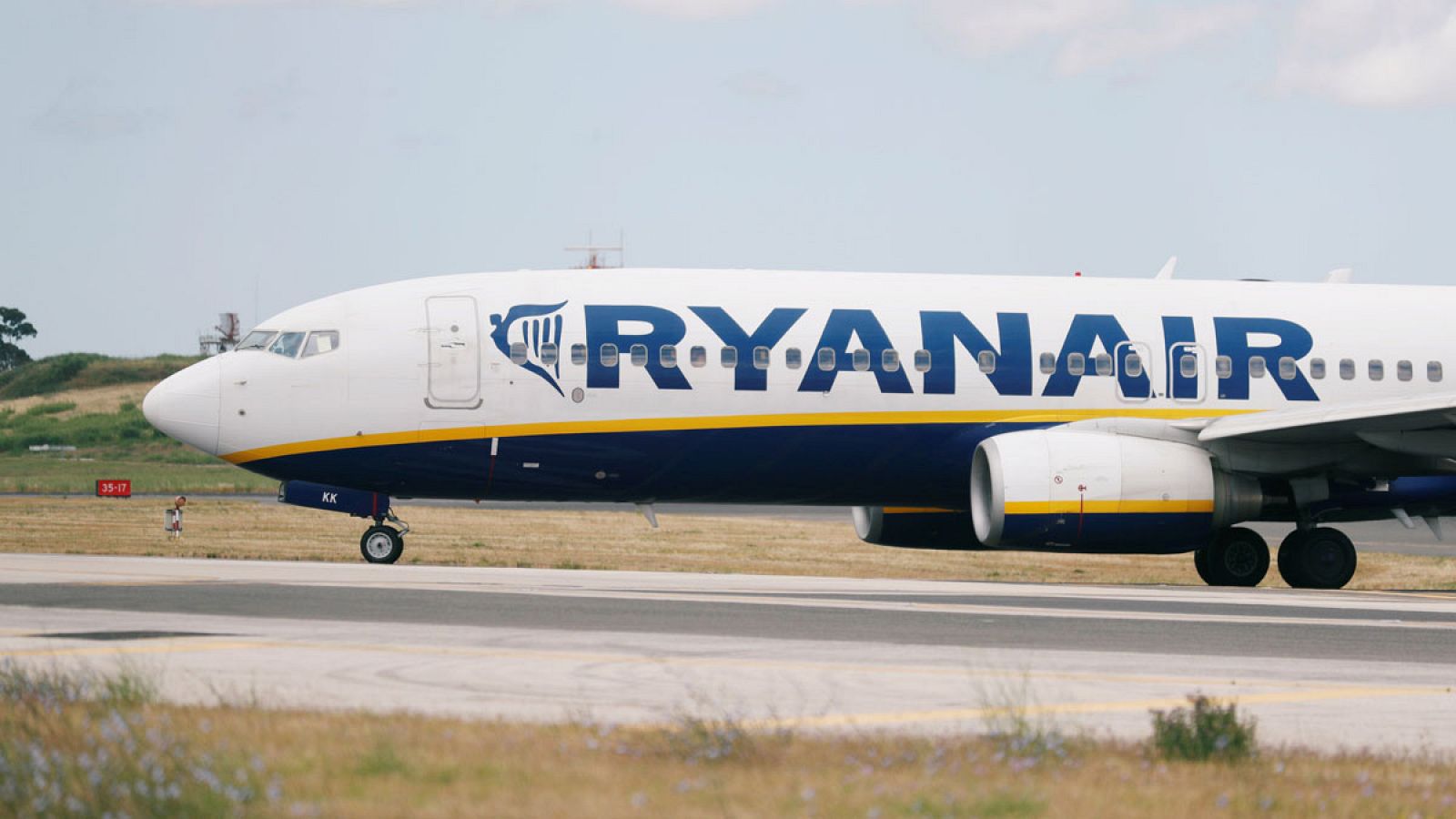 Un Boeing de Ryanair en el aeropuerto de Lisboa