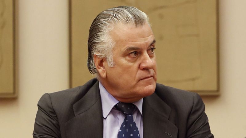 El extesorero del PP Luis Bárcenas durante su comparecencia en la comisión de investigación de la supuesta financiación ilegal del PP